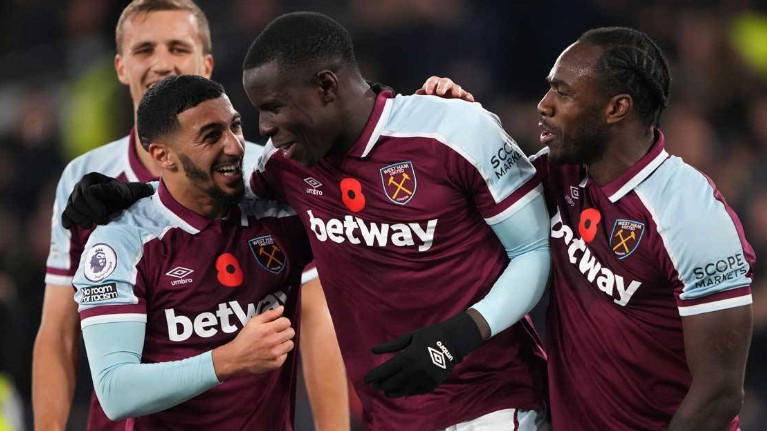 维拉大胜西汉姆，埃梅里赢了莫耶斯