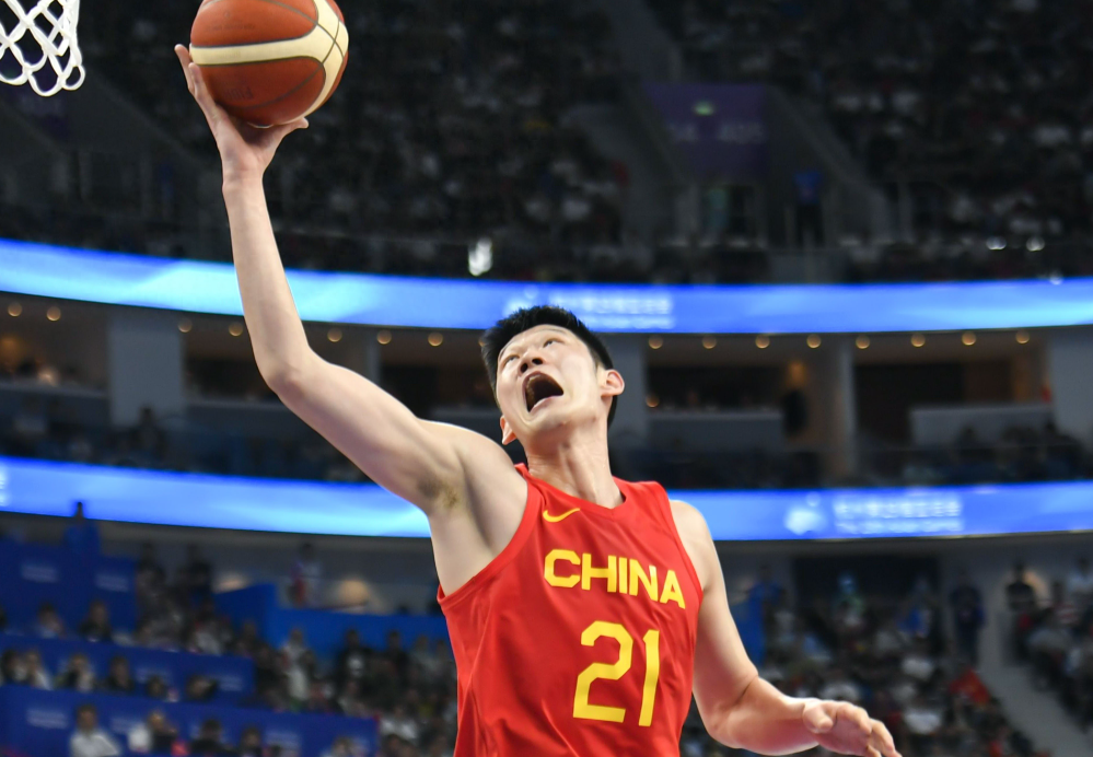 媒体人王健透露，FIBA官方更新中国男篮亚洲杯12人大名单，徐杰和张宁不在列。