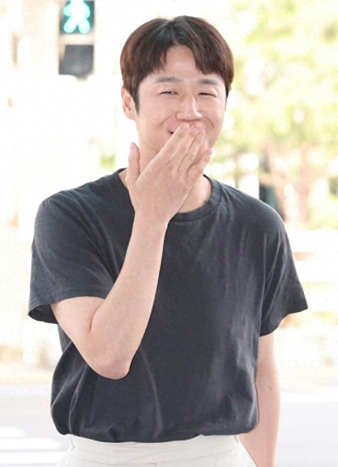 韩剧男主颜值断崖下跌？孔孝真新剧搭档被嘲“美女与野兽”