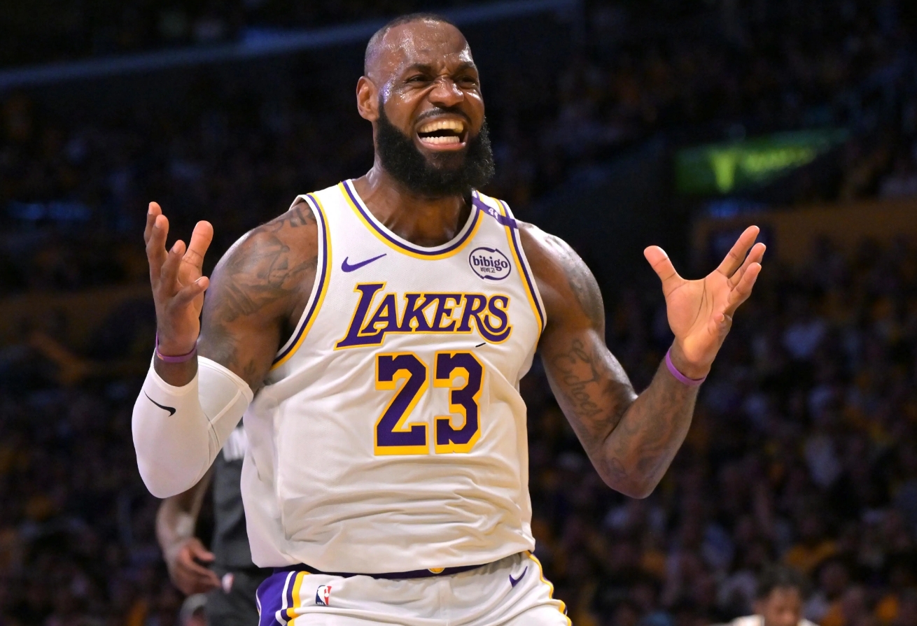 NBA季后赛首轮G4，湖人113-116不敌森林狼。
本场比赛詹姆斯倾其所有，全
