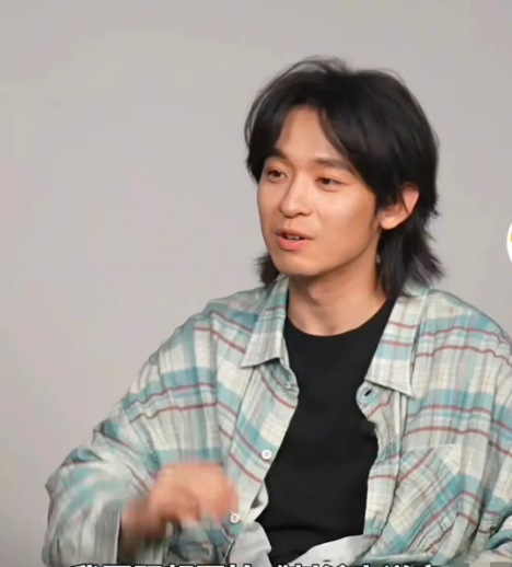 演员董子健说：“我在和孙俪拍《蛮好的人生》时，突然有天经纪人特兴奋的跑来告诉我，
