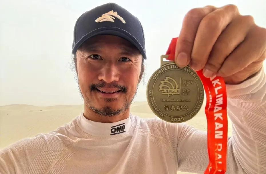 终于搞明白了！
吴京首次参赛环塔拉力赛就斩能获赛段冠军，最大功臣不是他自己也不是