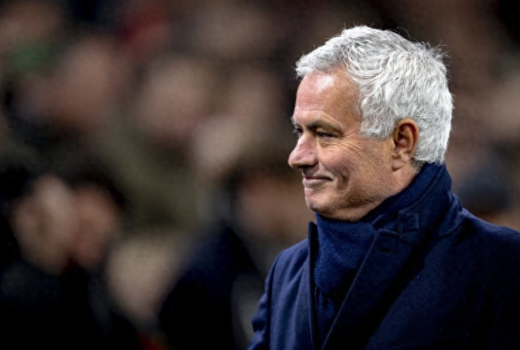 欧冠第5轮，穆里尼奥率本菲卡2-0击败阿贾克斯，终结球队在欧冠的开季至今的四连败