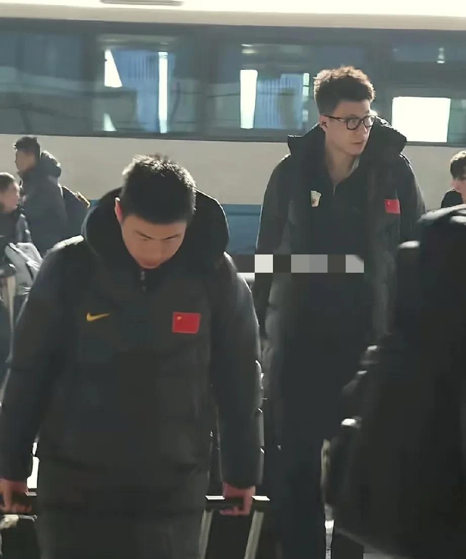 中国男篮抵达韩国，二番战取胜之匙！
中国男篮目前已经抵达韩国，准备世预赛与韩国的