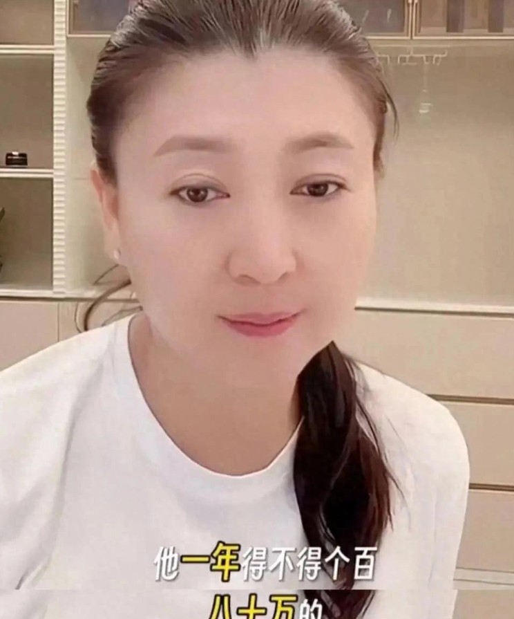 闫学晶哭穷后没道歉，反而是怒斥大家酸黄瓜！
 
只有她说出来了而已，顶流明星一年