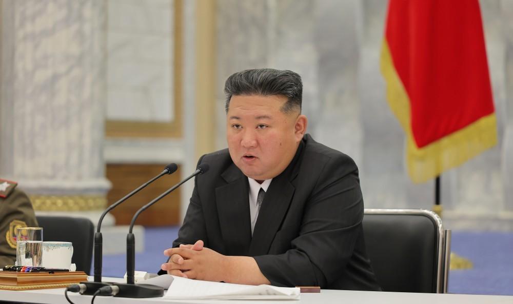 驱逐舰事故后金正恩一夜白发？召集全军高层开会，看到火炮射击才笑了出来
当地时间3