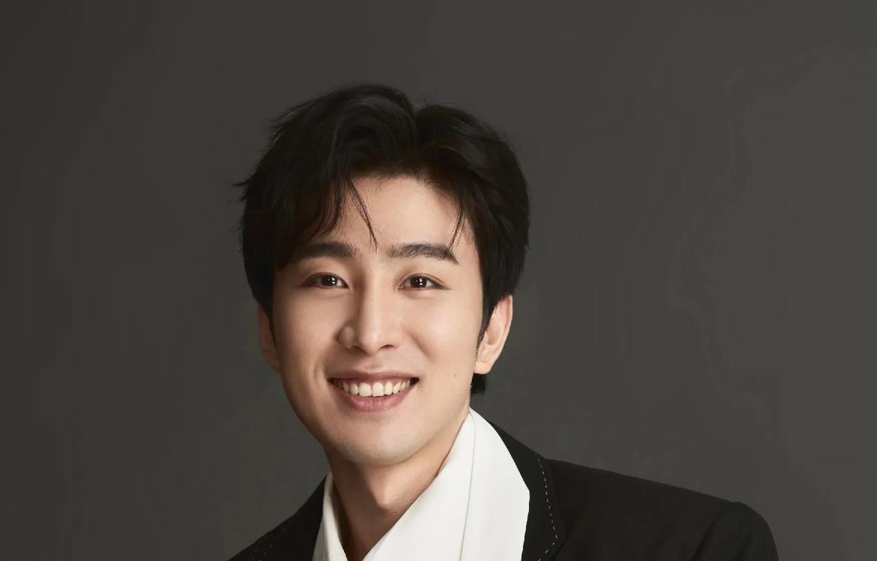 关于演员张弛的六条相关信息：
1、张弛，1992年出生于辽宁沈阳，毕业于中国戏曲