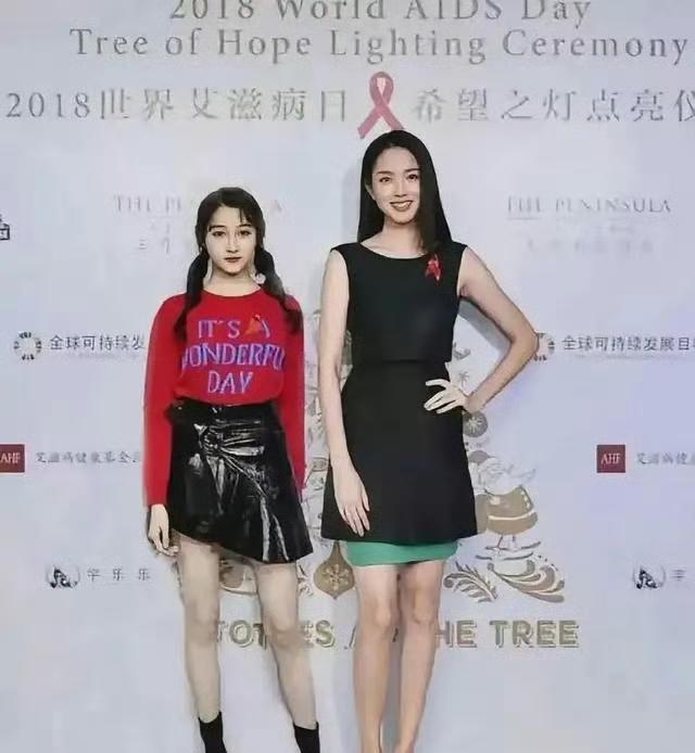 关晓彤也有显得好小一只的时候！