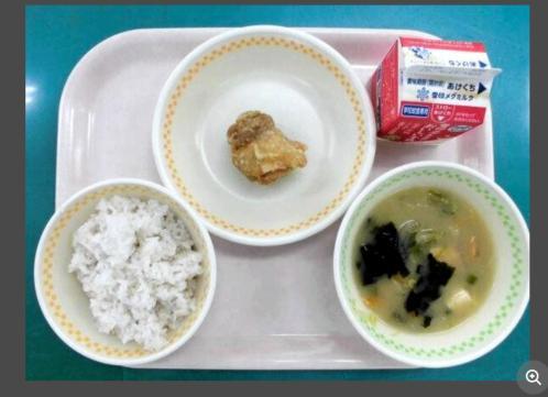 浅浅小半碗饭，为啥这么少？因为日本米贵！
以往10公斤大米，只需3500日元，今