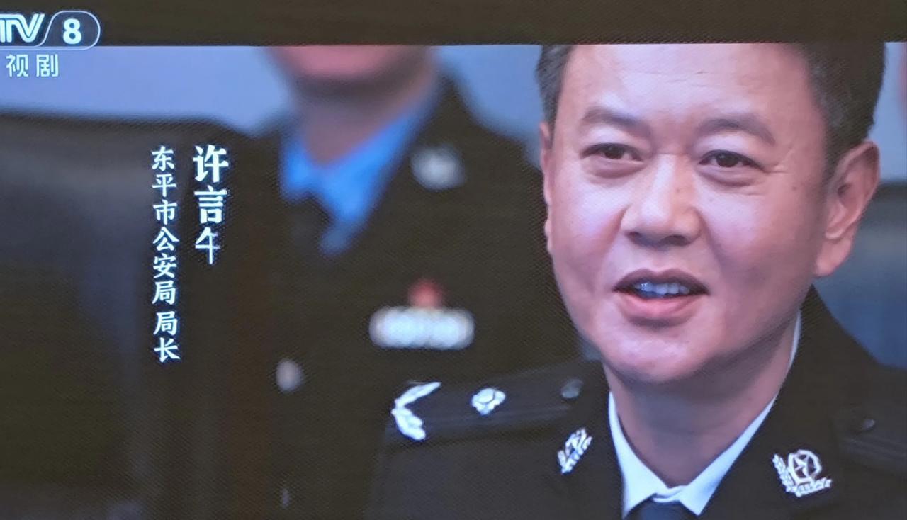 央视现在学乖了，大片好片首播权不再给任何卫视，牢牢握在自己手中。
今晚，CCTV