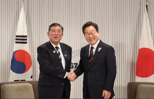 特朗普宣布征收日韩25%关税#特朗普这刀先砍向日韩了。

这回对日韩全面加征25