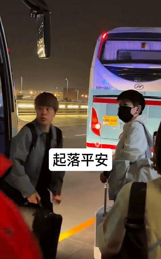 莎莎问我还有一个箱子是不是翔哥帮我拿了？
大头欠欠的来一句，次次都是你的箱子没了