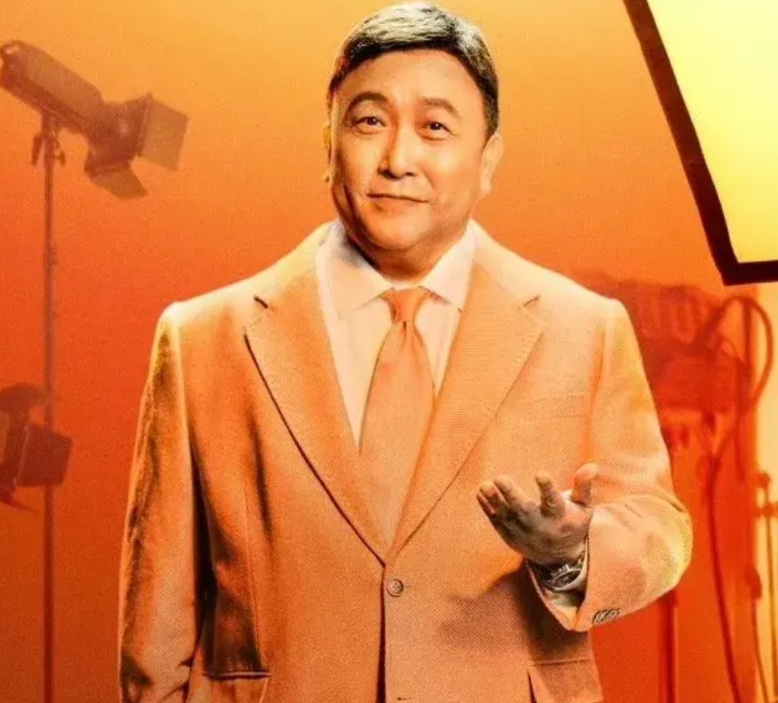 王晶这是怎么了？公然在社交平台上diss香港顶流姜涛，说他“人肥歌鸡舞賤”，还喊