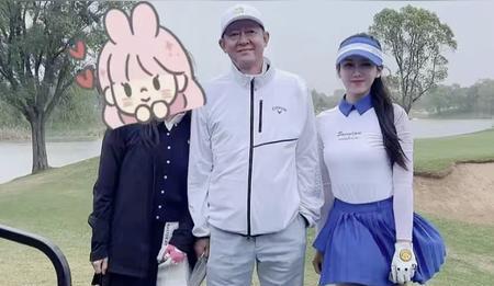 59岁王志文现身上海高尔夫球场，老态之下尽显人生赢家范儿
家人们，今天必须给你们