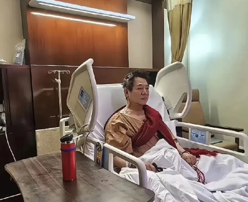李连杰这次生病，住的是新加坡一家顶级私立医院，亚洲数一数二的高端医疗机构。

令