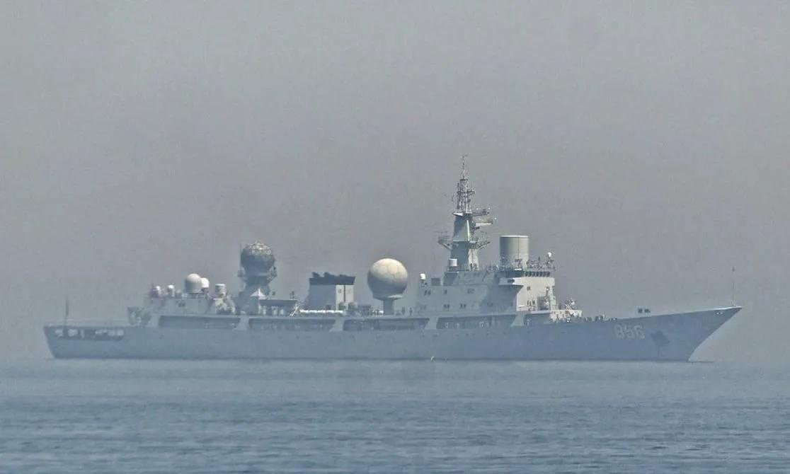 该中国新型电子侦察船能拦截并记录无线电通信、雷达和武器控制系统等电子设备所发射的
