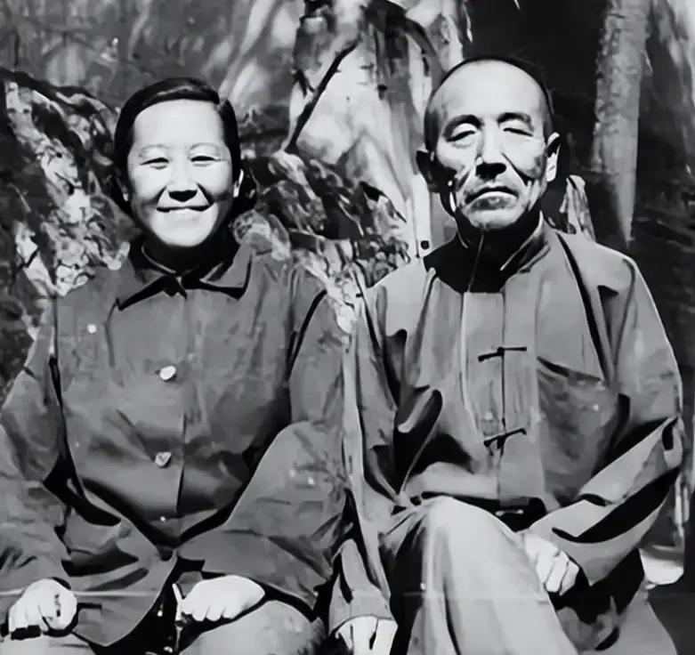 “老魏，你要老婆不要？”1971年秋，村干部问48岁的魏振德。
村干部给魏振德说