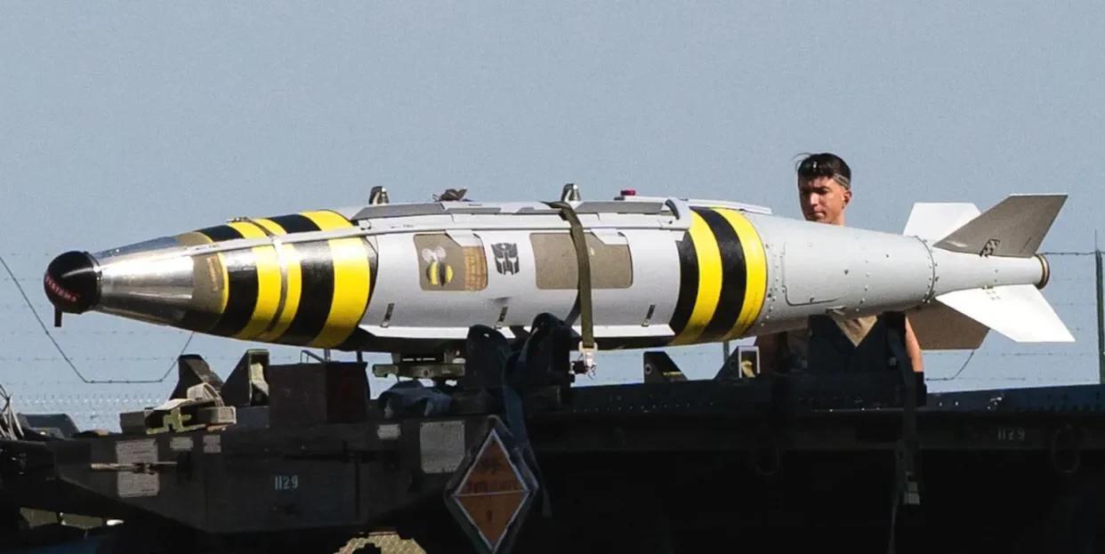 中国在反舰武器方面，正在以九三阅兵为核心，各种远中近、高中低、超高声速武器装备不