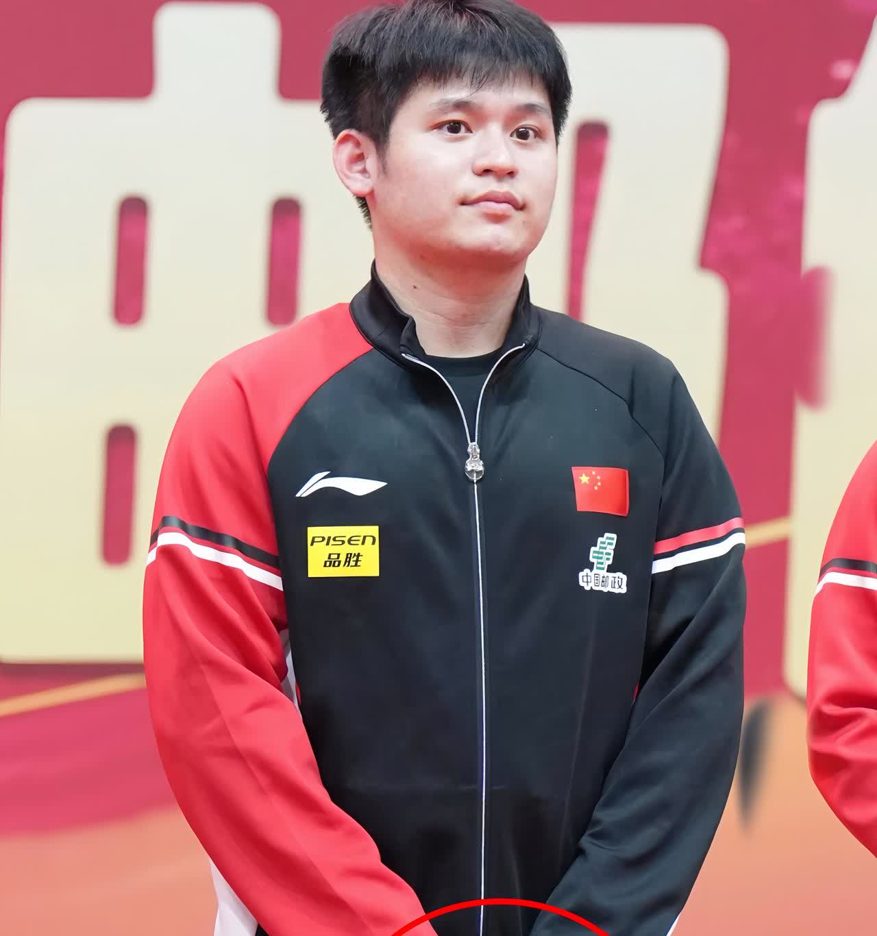 林诗栋害怕极了，
打不过张本也就算了
更让他头皮发麻的是，他接下来又要面对他