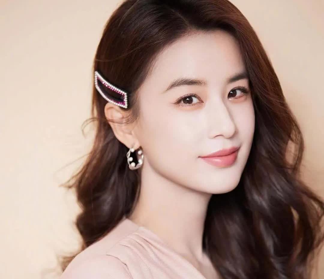 21位一婚嫁给二婚男的女明星，你都知道哪一对？

1.张靓颖冯珂（已离婚）
