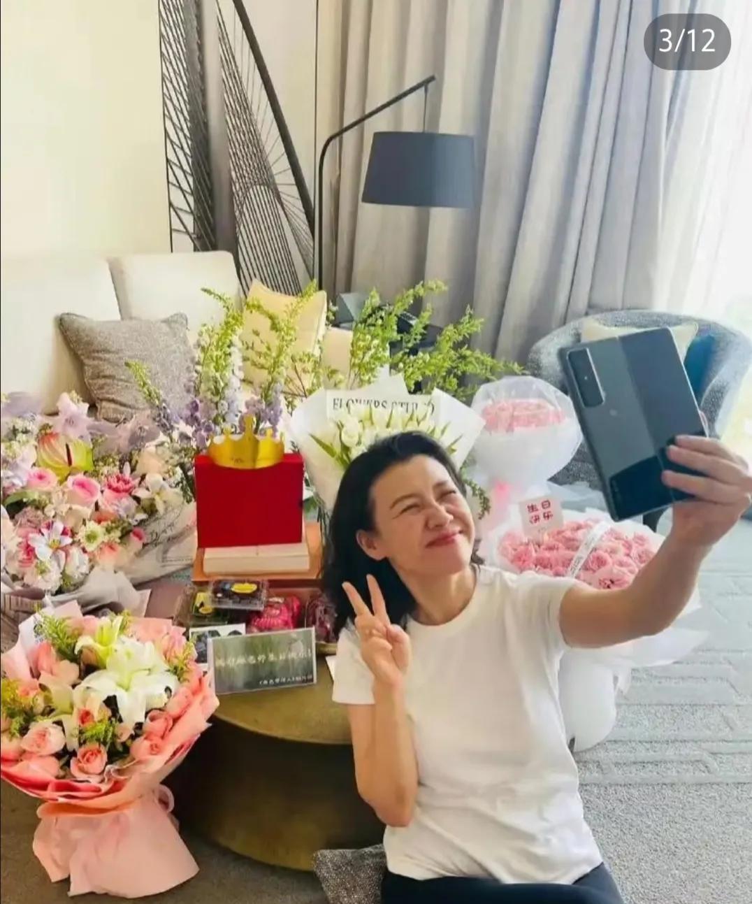 被名导抛弃又如何？她嫁爱情成人生赢家