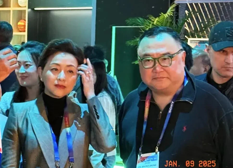 杨澜夫妇近照曝光引热议











什么？女神杨澜的生图居然这么幻灭？