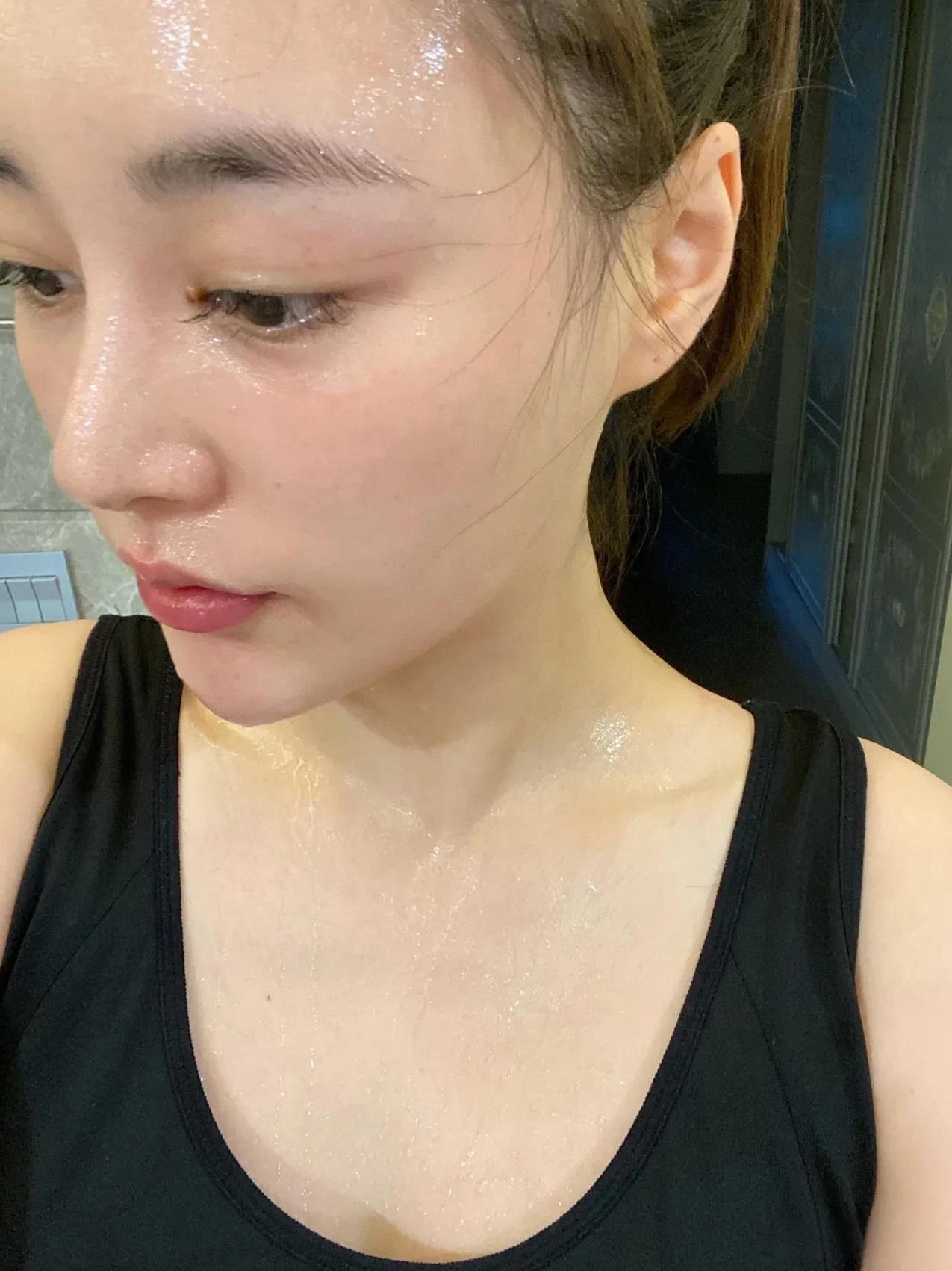 刚才看到一句话，有点百思不得其解。
在这如狼似虎的年纪
你多久没有念拼音了
如狼