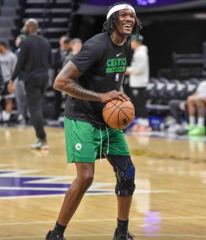 罗威必定要送走了吗
伤病隐患确实比较大，但感觉这赛季出勤还是不错的，另外我是真的