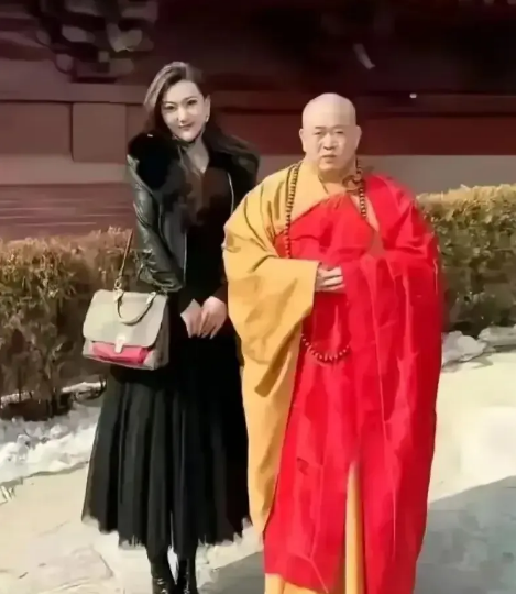 早就应该查这花和尚了，当年他同门师兄弟就实名举报，举报信称他不仅长期与女性保持不
