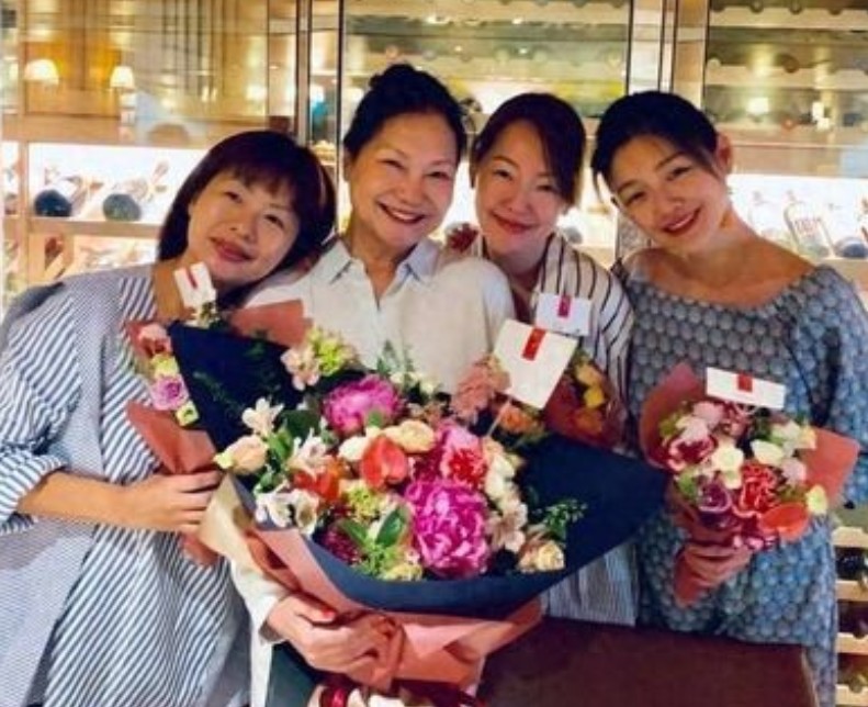 大S死后，才发现始作俑者是这个妈，不断的在挑事！
 
生了三个女儿，只有这个去世