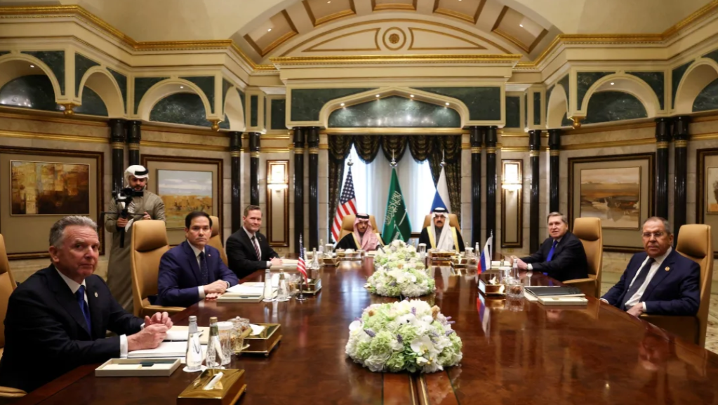 美国总统特朗普颠覆了华盛顿几十年来的反俄政策，引起欧洲、中国和世界的广泛关注。一