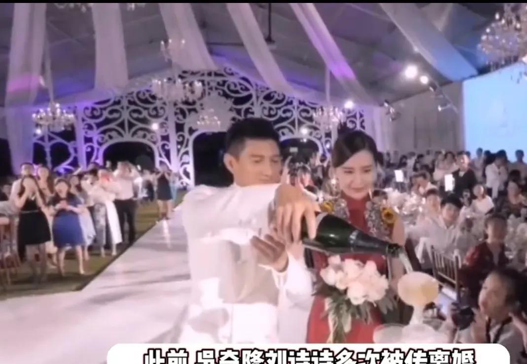 别再传吴奇隆刘诗诗离婚啦！最近他俩被拍到带着6岁的儿子步步现身，一家三口久违同框