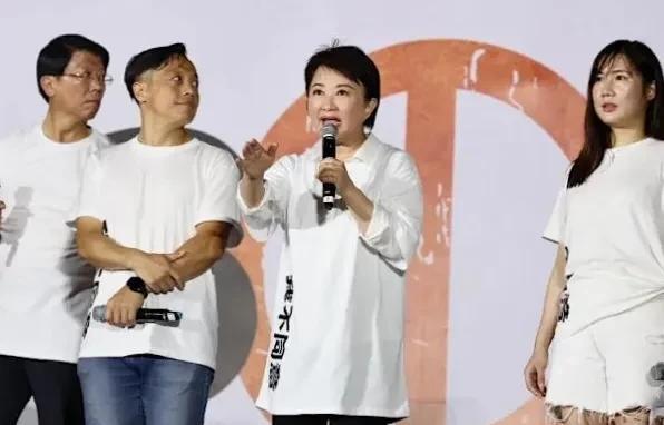 卢秀燕：凯道现场破8万人
今天晚上，蓝营在凯道举行“反罢免”大型活动，活动晚上6