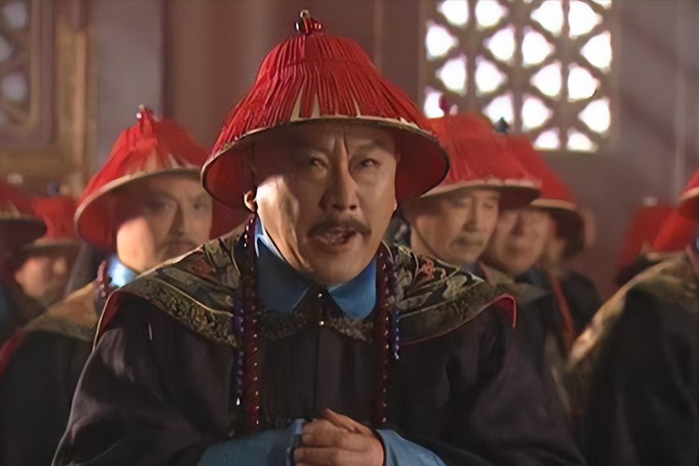 公元1703年，也就是清朝康熙四十二年，陪伴了康熙近五十年的老臣索额图，被关进了