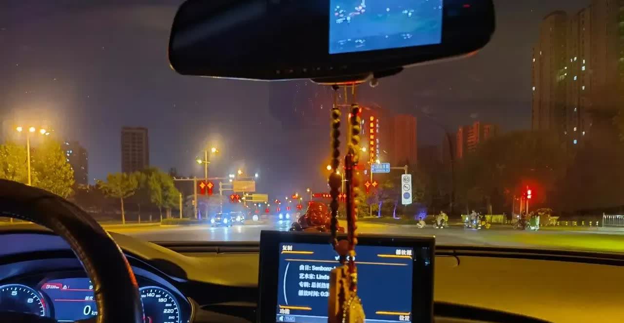 汽车最怕什么？

1、最怕暴雨
2、最怕暴晒
3、最怕超载
4、最怕乱
