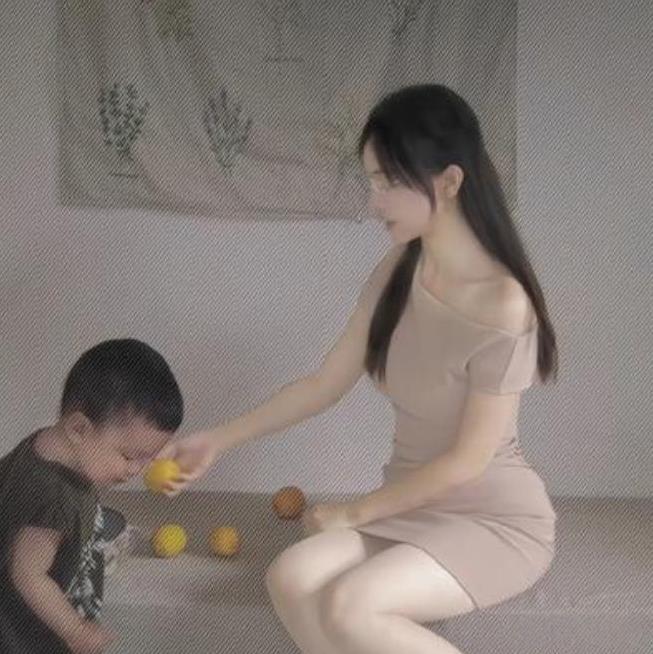 山西，一妻子与人私奔，并为其生了孩子，丈夫起初以为其只是离家出走，默默养育2位女