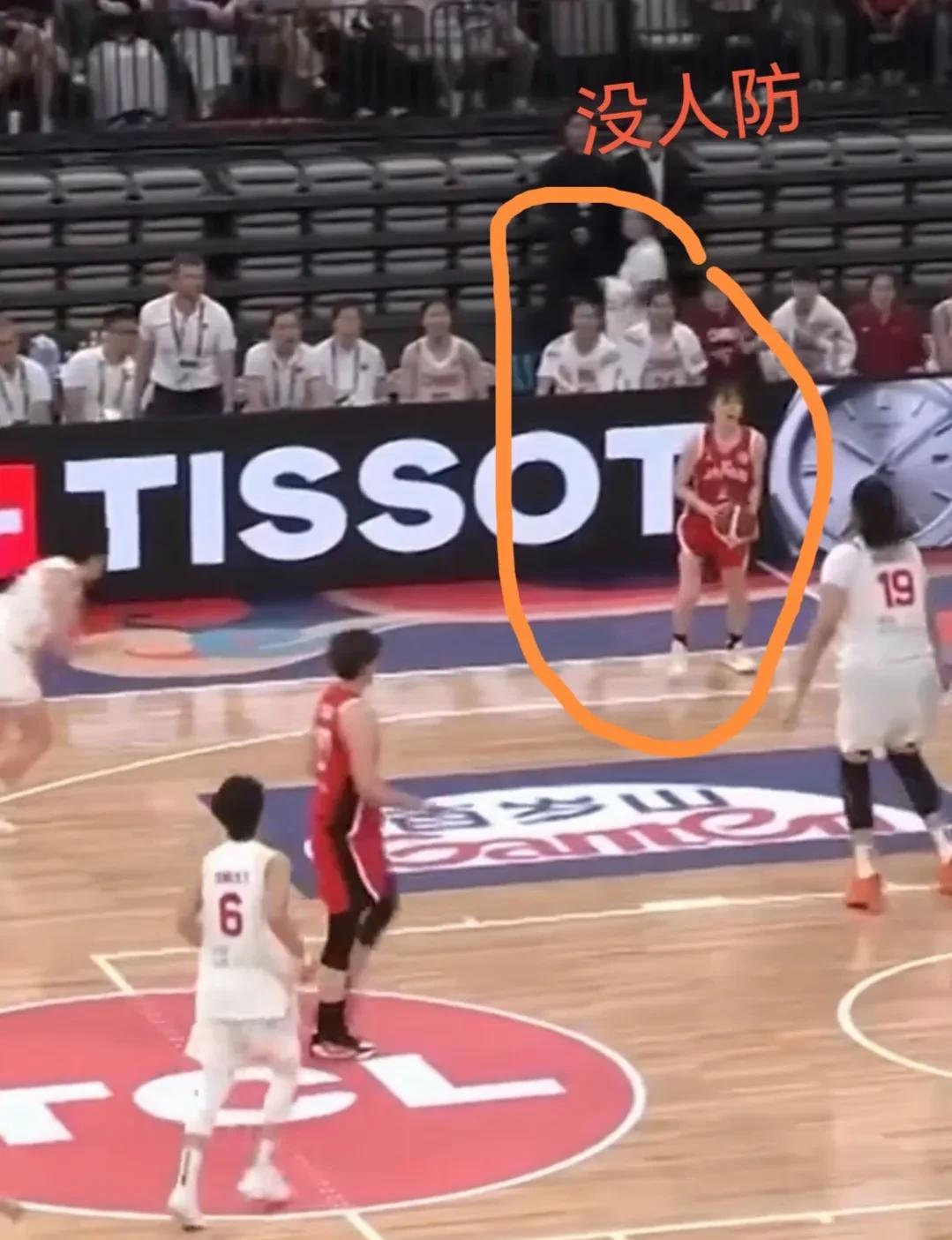 中国女篮81-90不敌日本女篮，我们的双塔阵容，面对日本队狂轰乱炸的三分球，没有