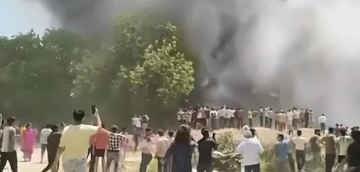 242人全部遇难，无人生还。
一个重要原因在于，飞机是在满油状态下刚刚起飞仅5分