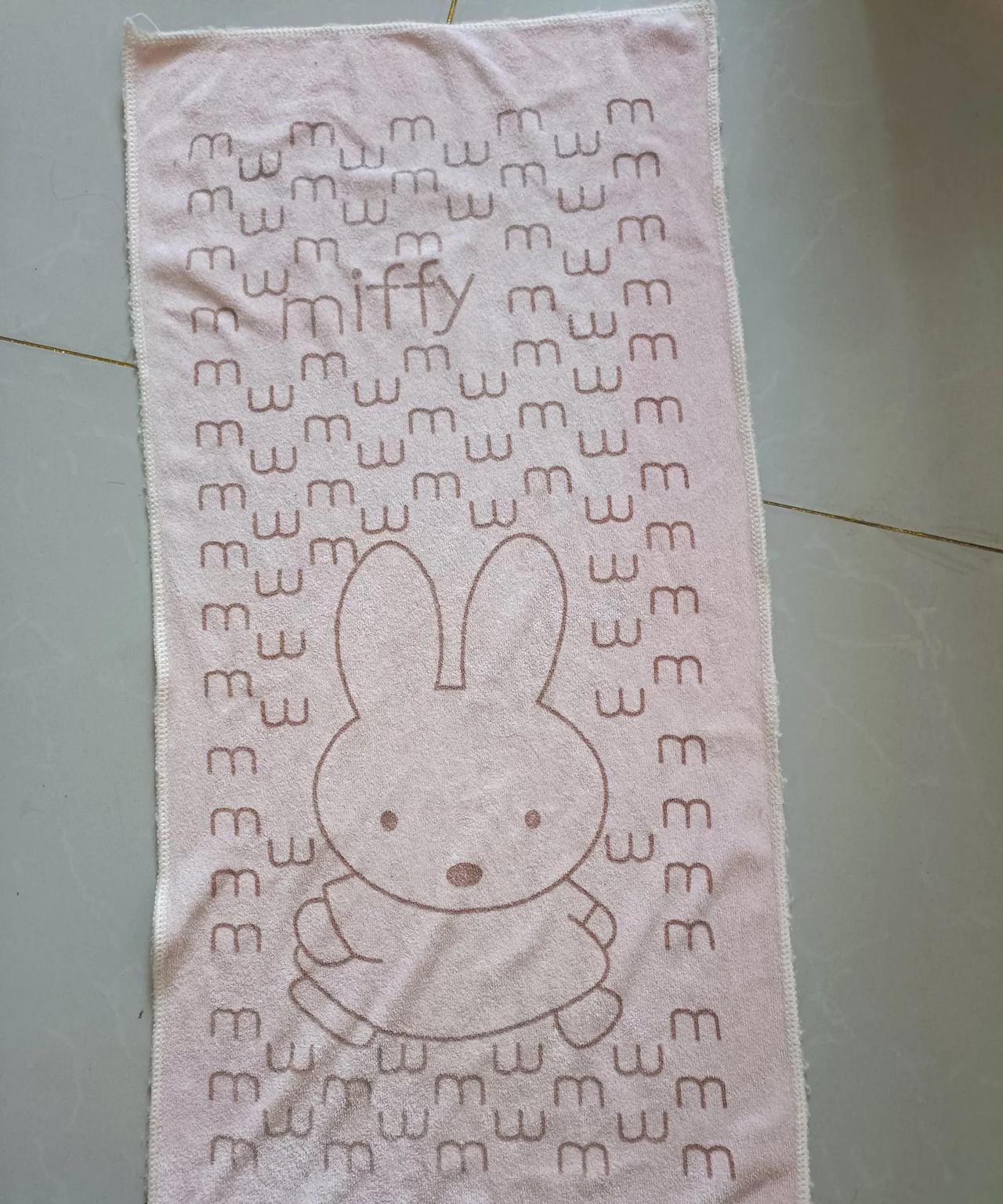 跟了我十六年的毛巾[强][强]
这条毛巾比我俩孩子加一起的岁数都大，这是上大一的