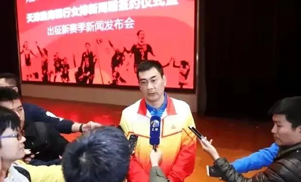 陈友泉执教江西女排，命运再一次给了他一双隐形的翅膀，加油！据自媒体最新消息，李盈