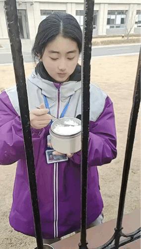 以前只判九年，现在改判12年了，现在政策也是好了，每天都能探监[泪奔]