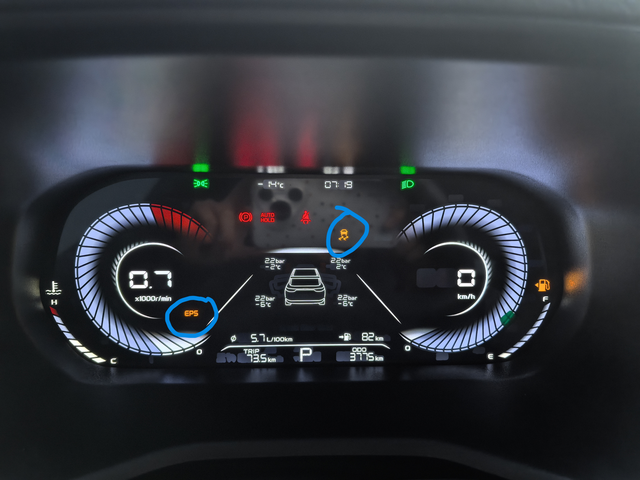 仪表盘上eps灯老亮
第一次亮的时候咨询ssss店，回复说因为电瓶电量低多跑一跑