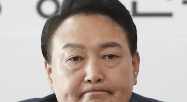 尹锡悦怎么也没想到，明天将在拘留所里被逮捕！
尹锡悦自从进了拘留所，耍无赖装病