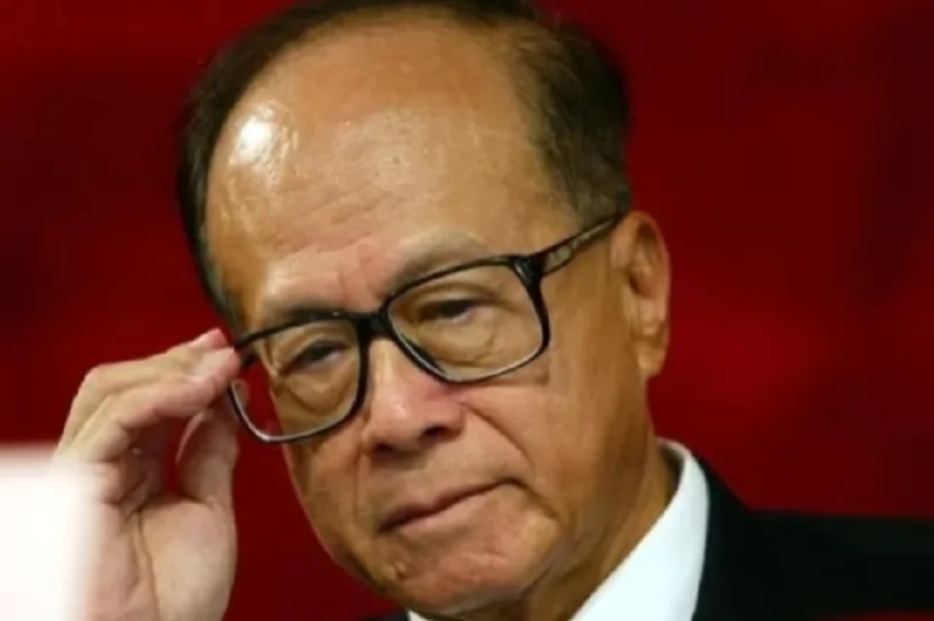 36岁梁洛施新恋情曝光
我瞬间开始同情李嘉诚了，他太可怜了，再有钱又能怎样，他的