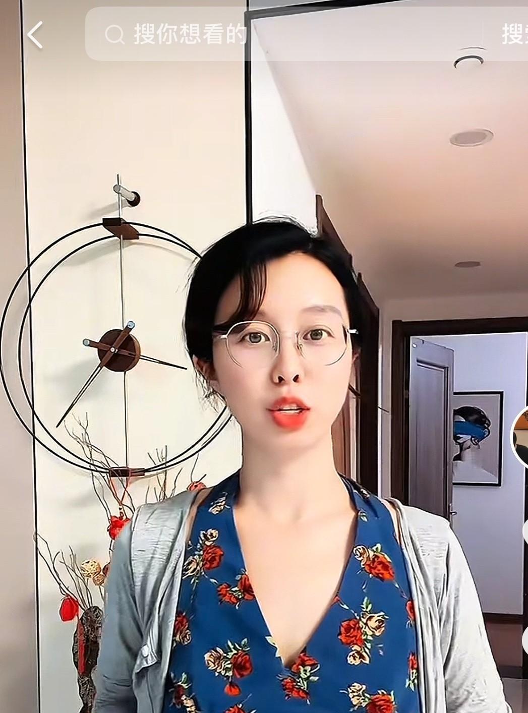 谁给田静取个“国民媳妇”，狠狠打脸了吧，好讽刺。
这个女人不简单，刚刚认亲的时候