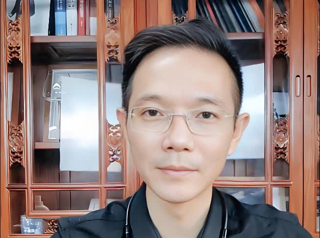 因为果儿的事情，许敏遭受了质疑，甚至她的良师益友李圣的能力，也遭受吐槽了！
其
