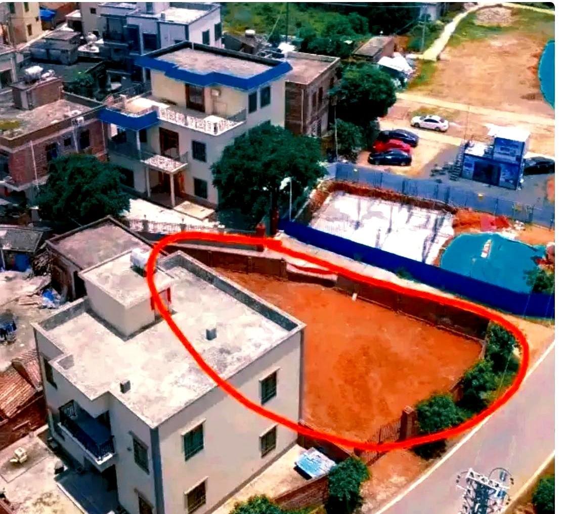 这事你根本想不到 全红婵的邻居这脑子太好使了！
他们也拿到了宅基地，为何都不动工