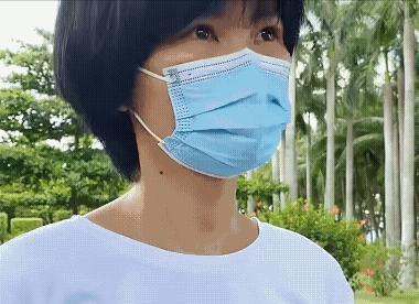 女子在婚姻的日子里，向老公提出了无数次离婚。起初，她只是说说而已，像个玩笑。  