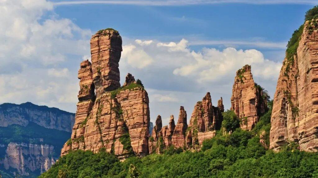 即日起至9月15日，嶂石岩景区对河北省游客免门票