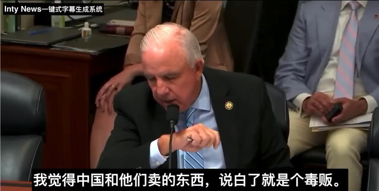 美国国会议员卡洛斯近日发表争议言论，将中国比喻为